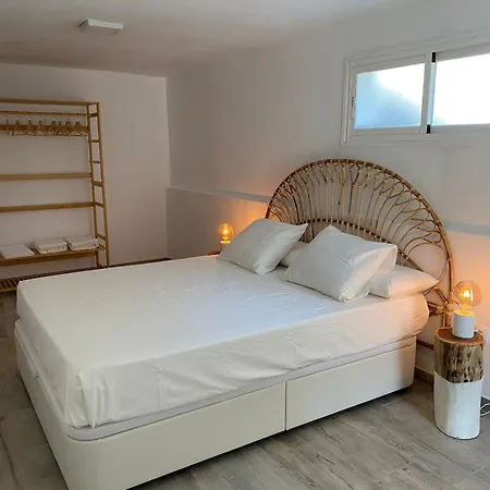 Villa Casa Bahari Near The With Pool, Bbq, And Lounge Marbellac